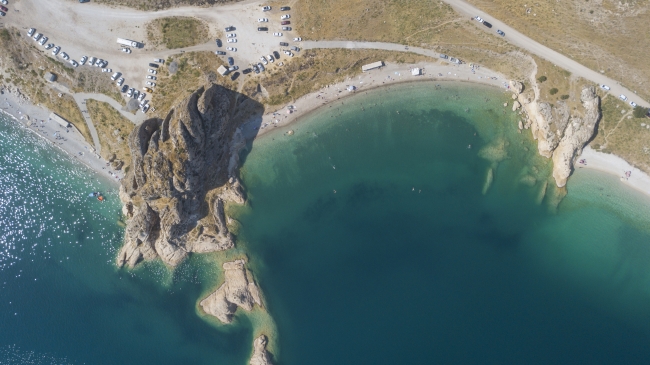 Van Gölü sahilleri Akdeniz ve Ege'yi aratmıyor